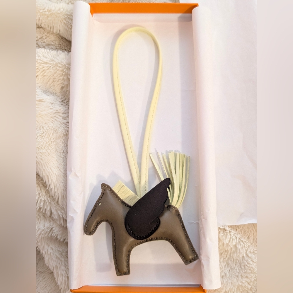 Hermès Rodeo Pegase Charm size PM in colors: Etoupe, Jaune Milton, Rouge Sellier